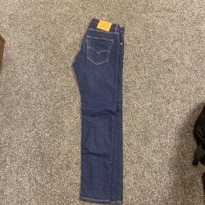 Dark wash, timeless Levi’s 512